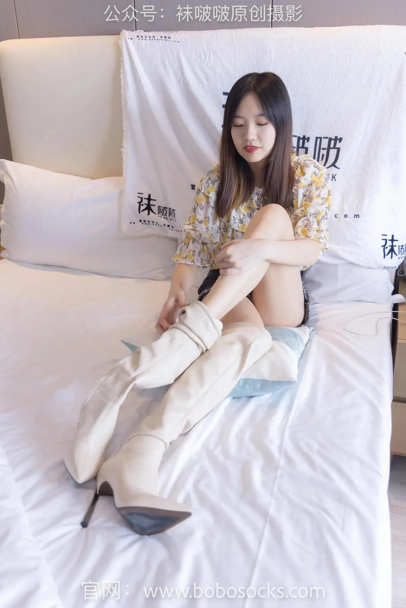 [BoBoSocks袜啵啵]NO.136 小甜豆-高跟长靴、白棉袜、裸足 [200P]插图4